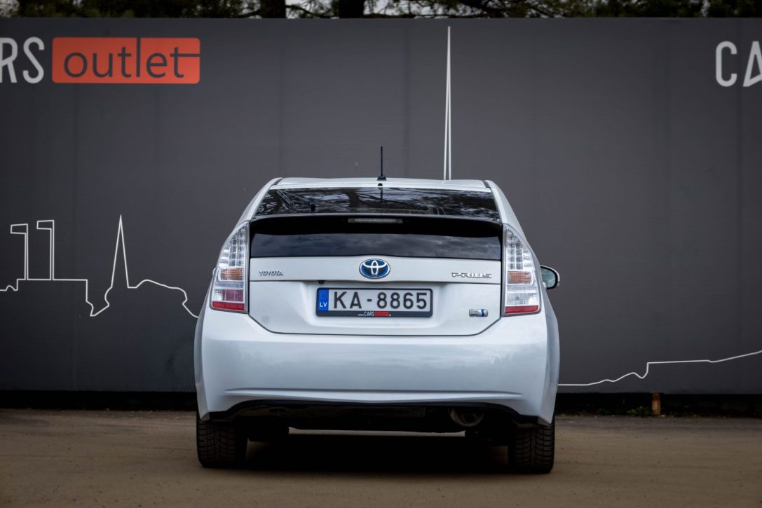TOYOTA PRIUS