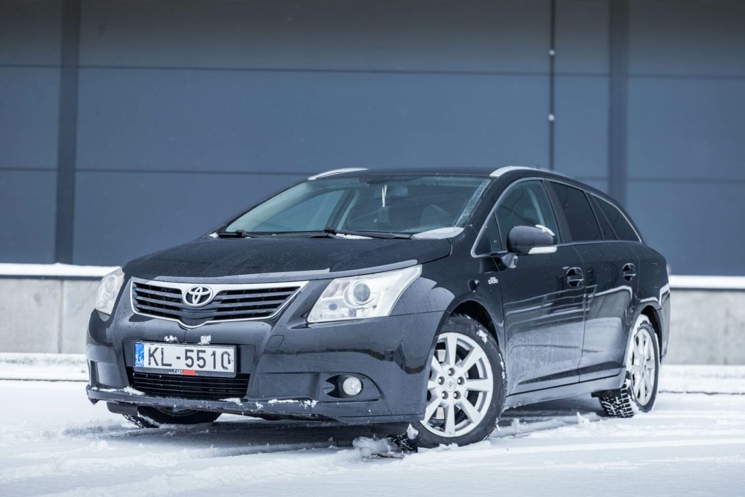 TOYOTA AVENSIS