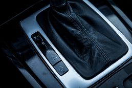 MERCEDES BENZ E200
