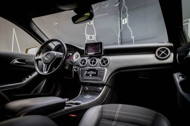 MERCEDES BENZ A180