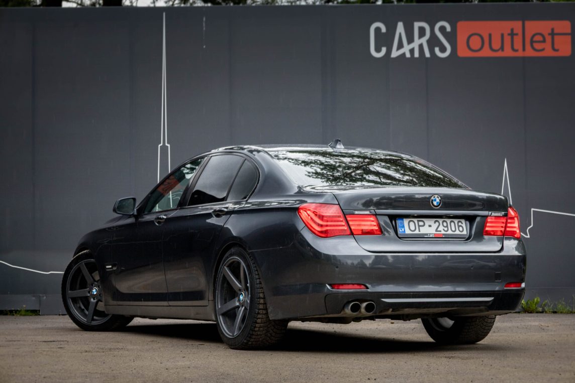 BMW 730