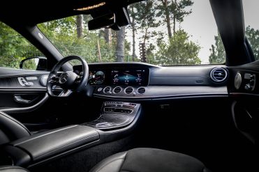 MERCEDES BENZ E220 D
