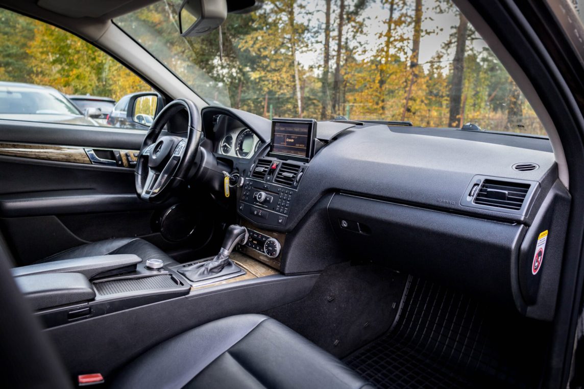 MERCEDES BENZ C320