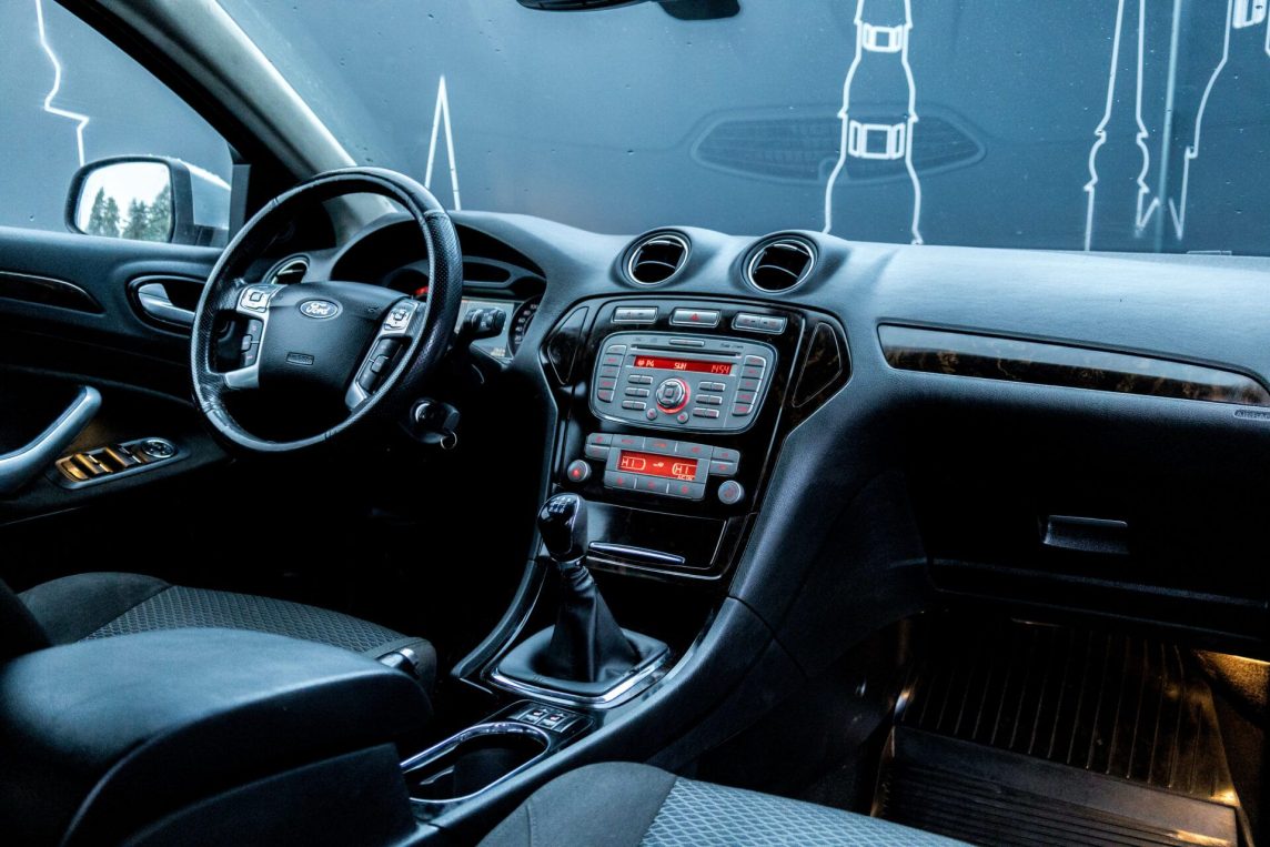 FORD MONDEO