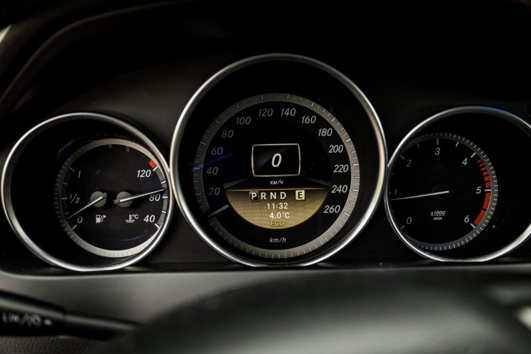 MERCEDES BENZ C220