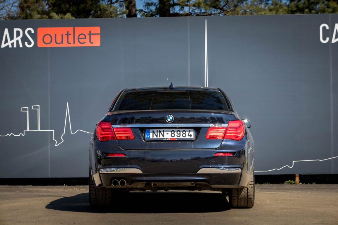 BMW 730