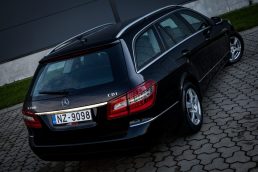 MERCEDES BENZ E200