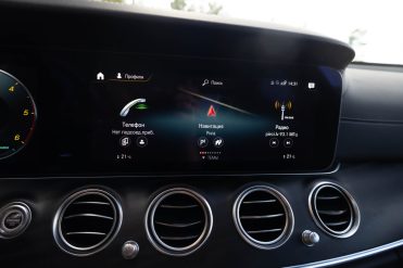 MERCEDES BENZ E220 D