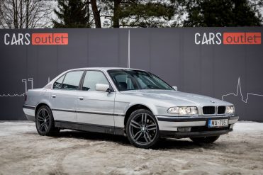 BMW 728