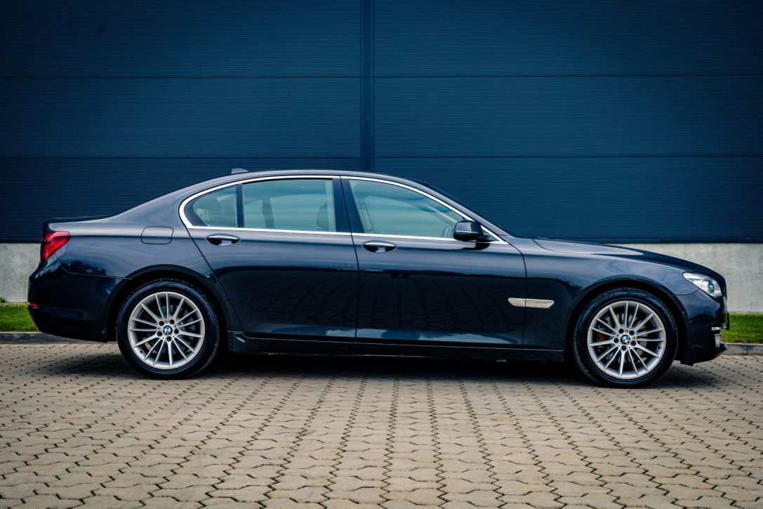 BMW 730