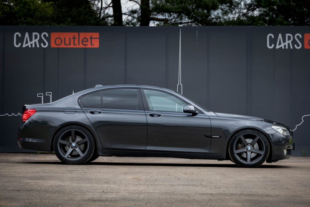 BMW 730