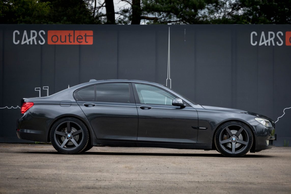 BMW 730