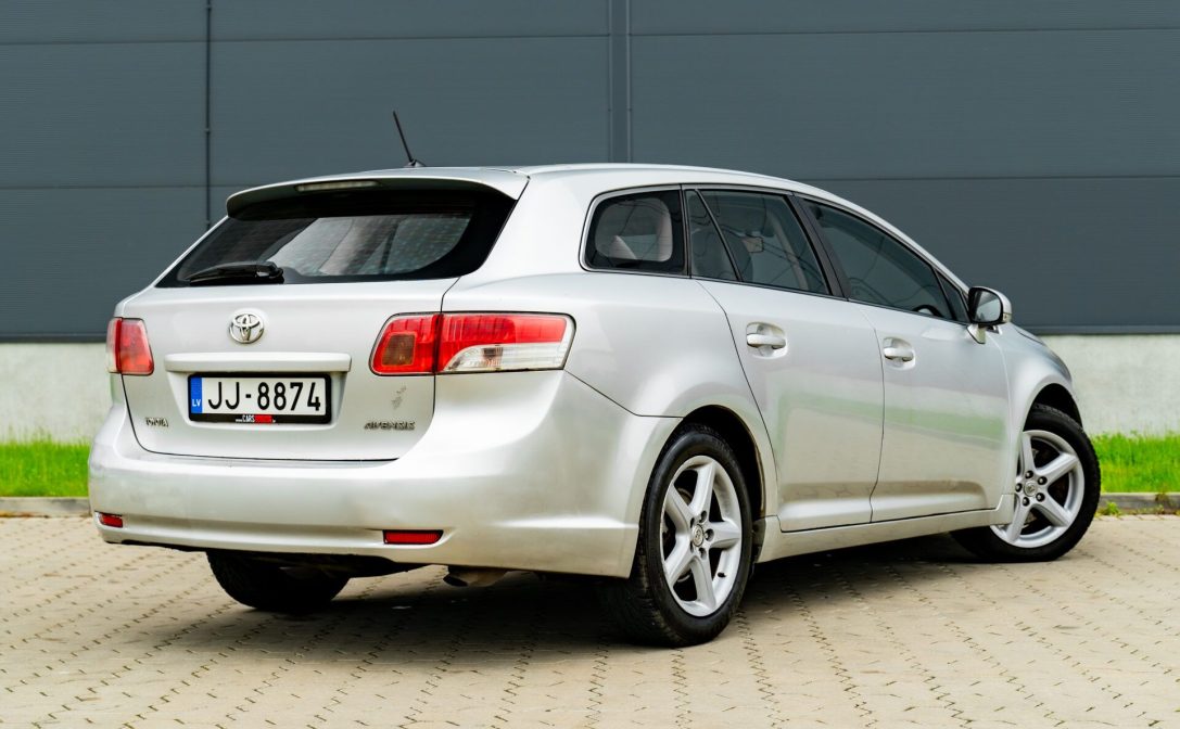 TOYOTA AVENSIS
