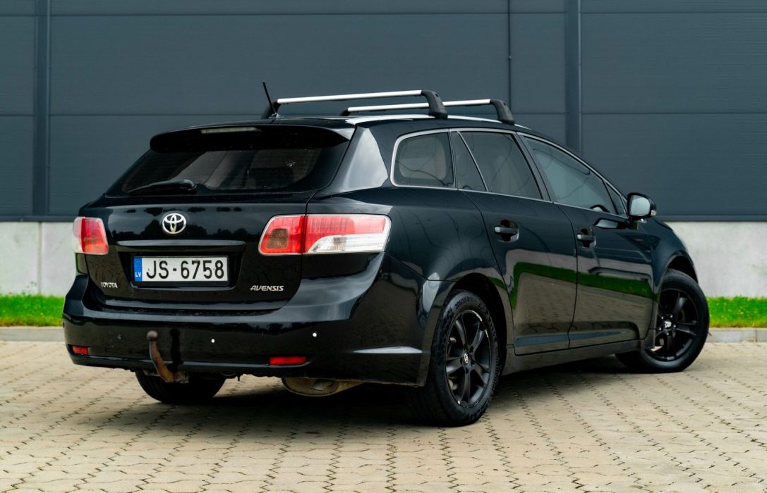 TOYOTA AVENSIS