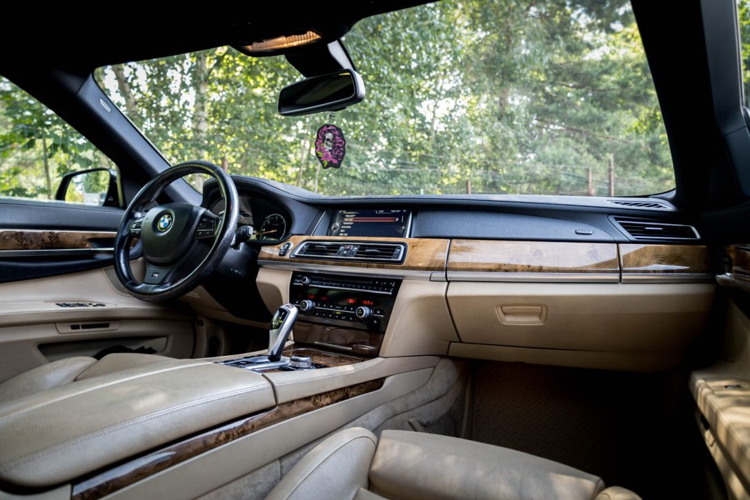 BMW 730
