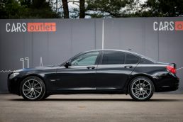 BMW 730