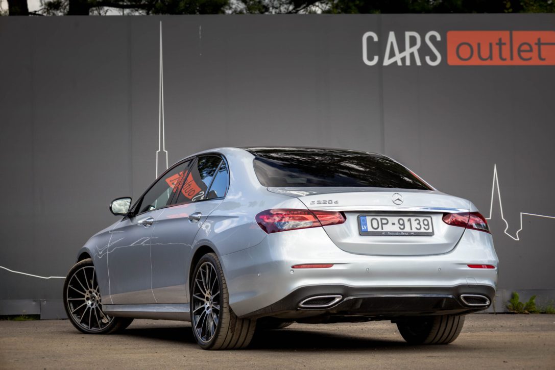 MERCEDES BENZ E220 D