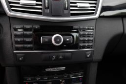 MERCEDES BENZ E200
