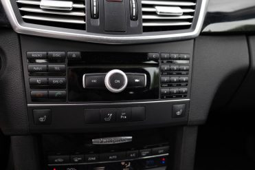 MERCEDES BENZ E200