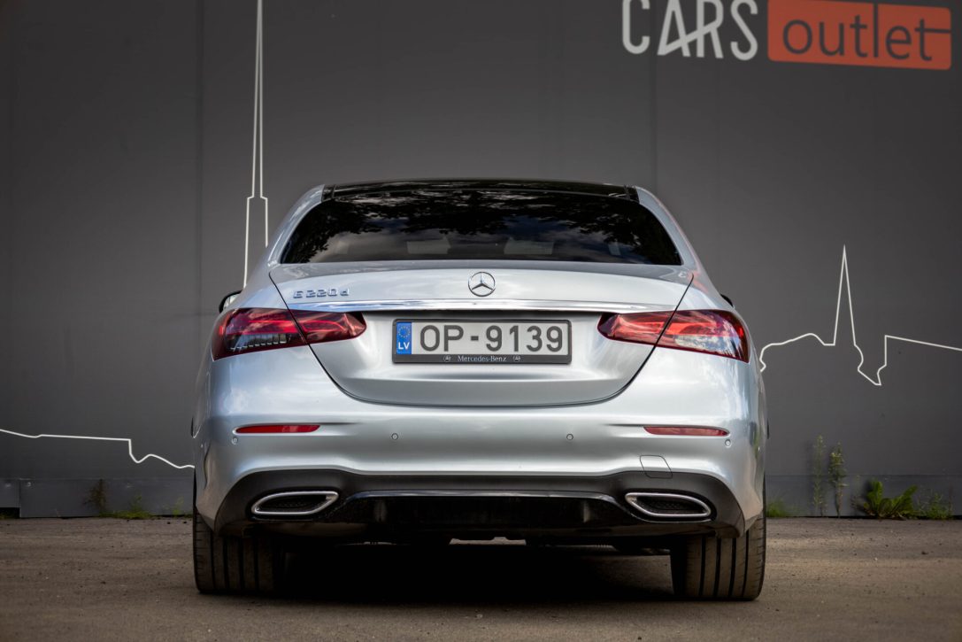MERCEDES BENZ E220 D