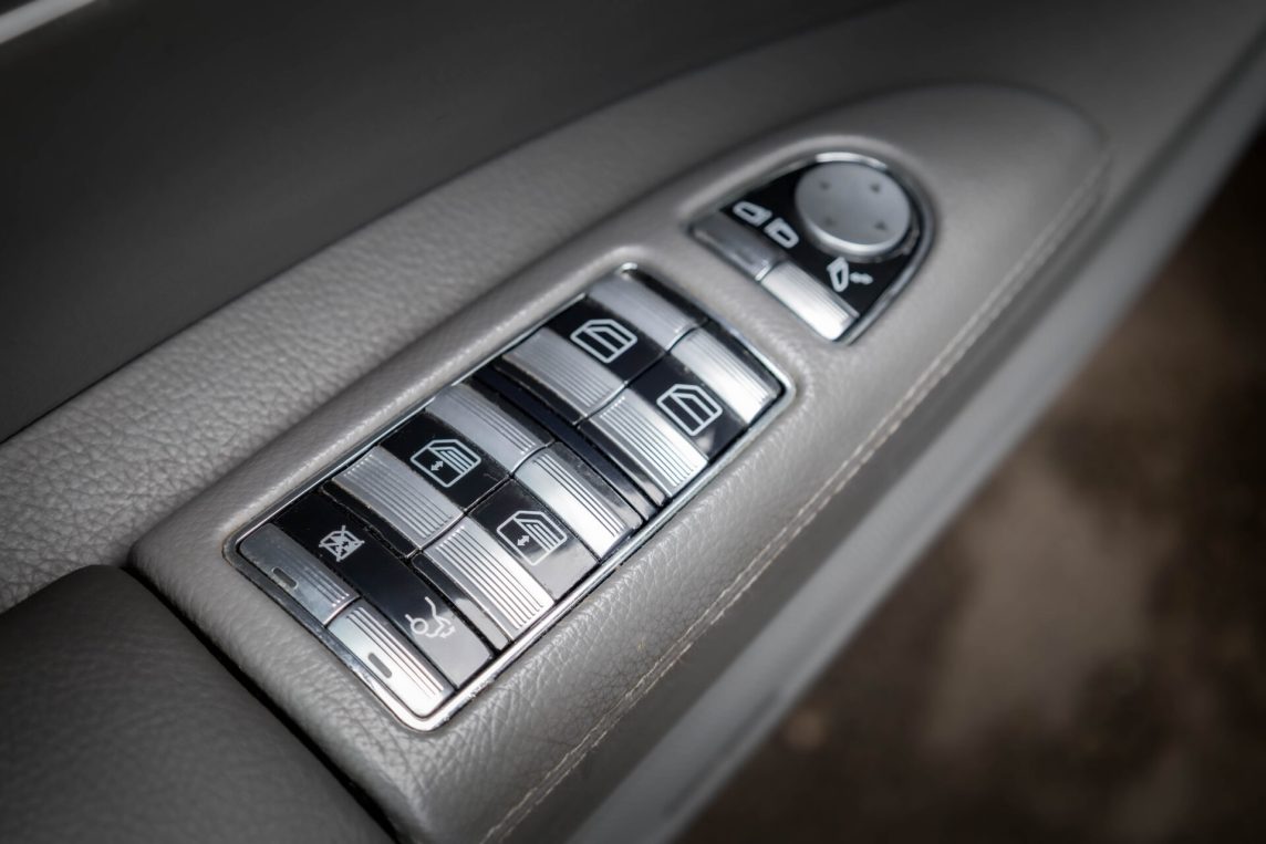 MERCEDES BENZ S320