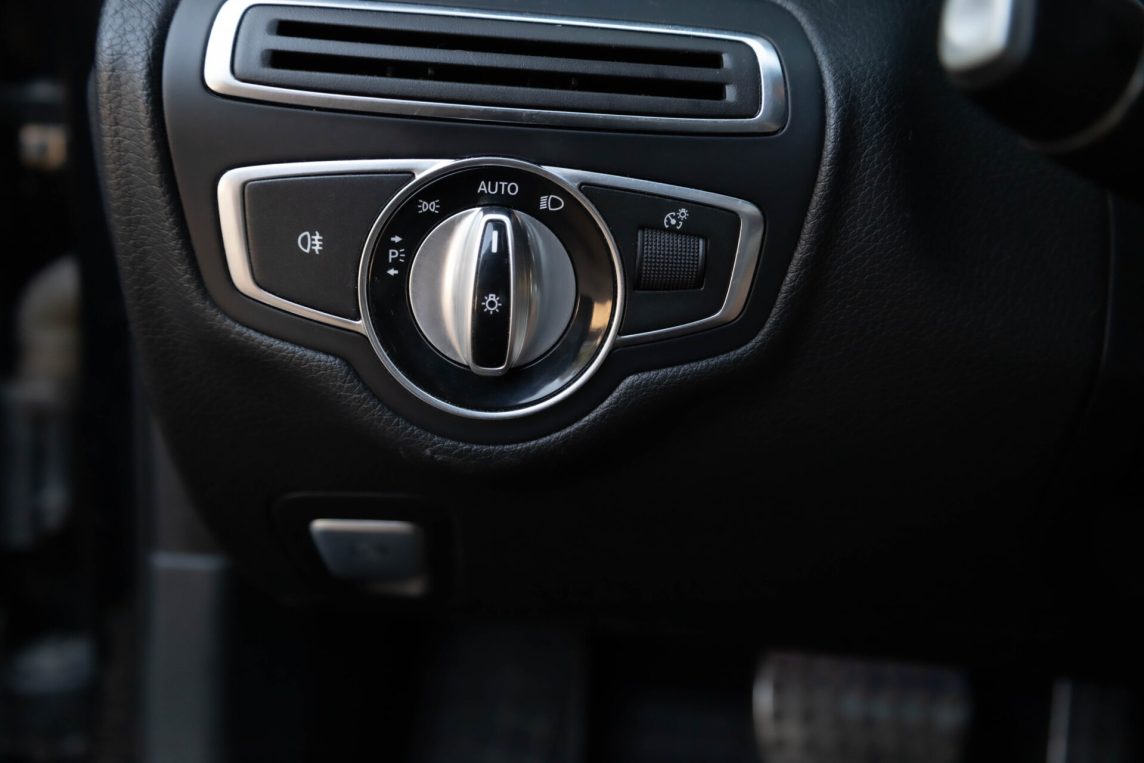 MERCEDES BENZ C220