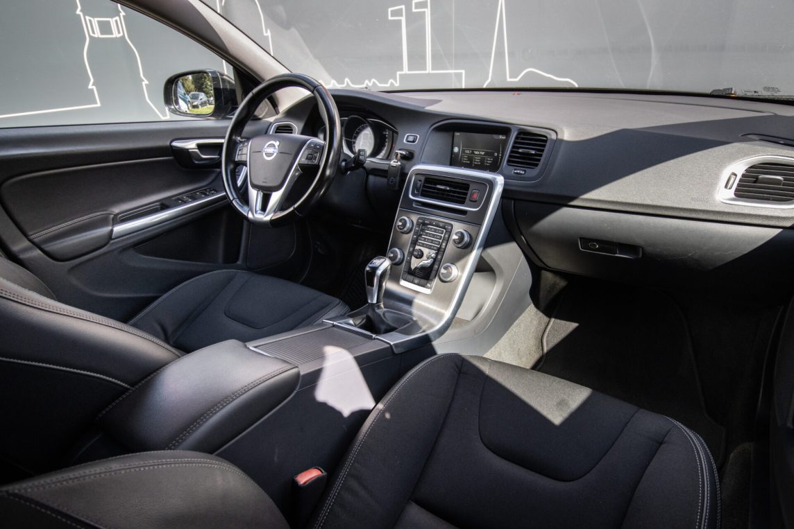 VOLVO V60 CROSS COUNTRY
