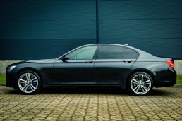 BMW 730