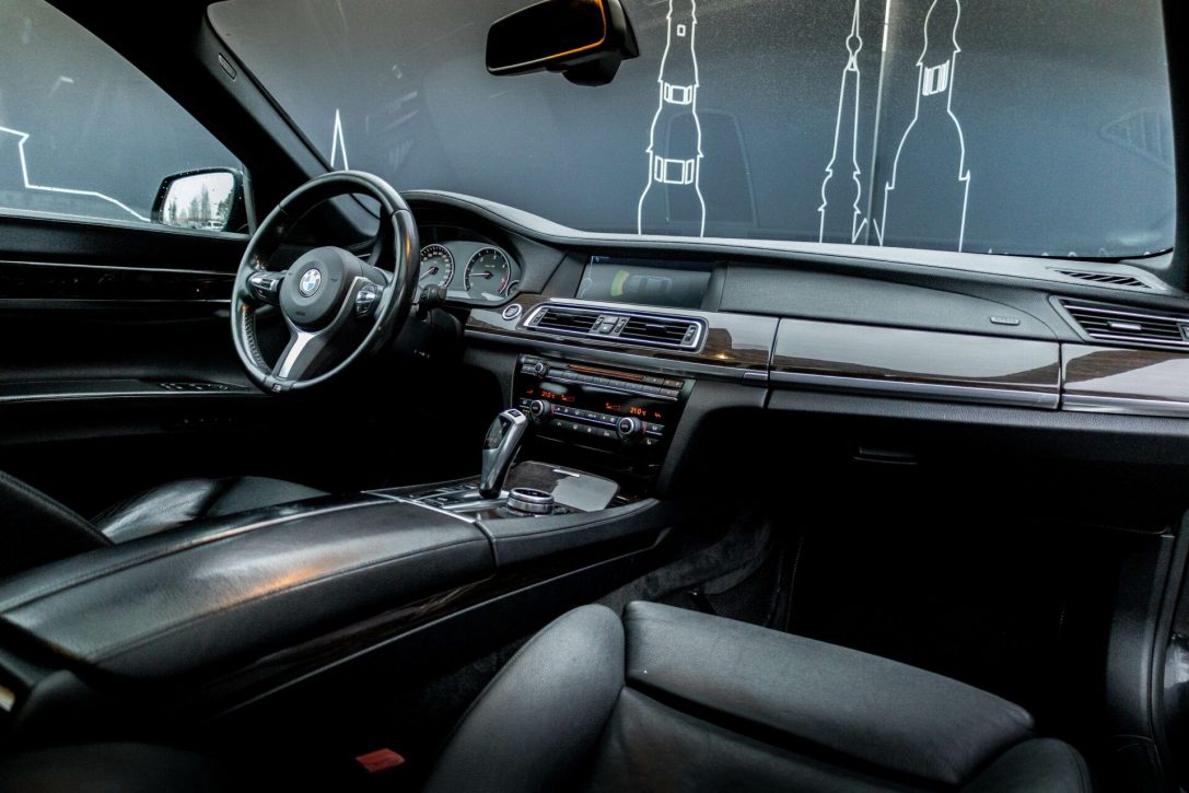 BMW 730