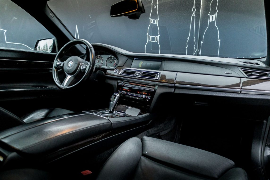 BMW 730