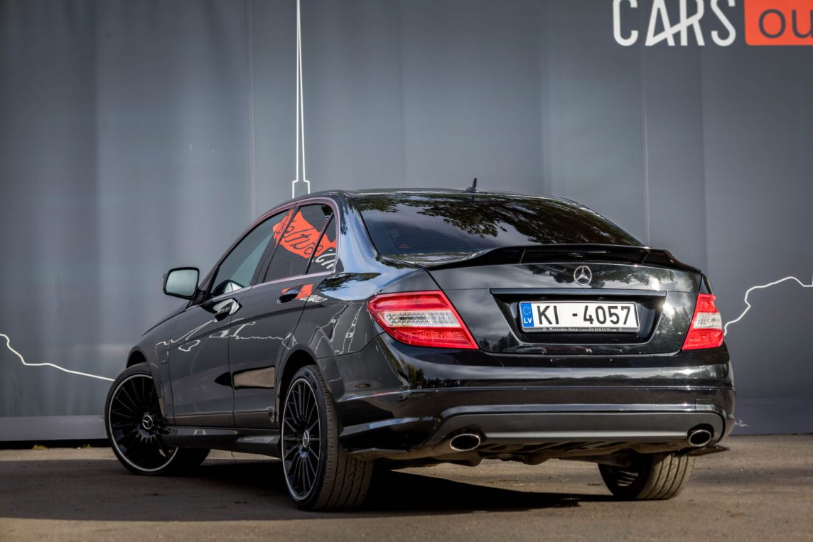 MERCEDES BENZ C320