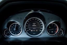 MERCEDES BENZ E200