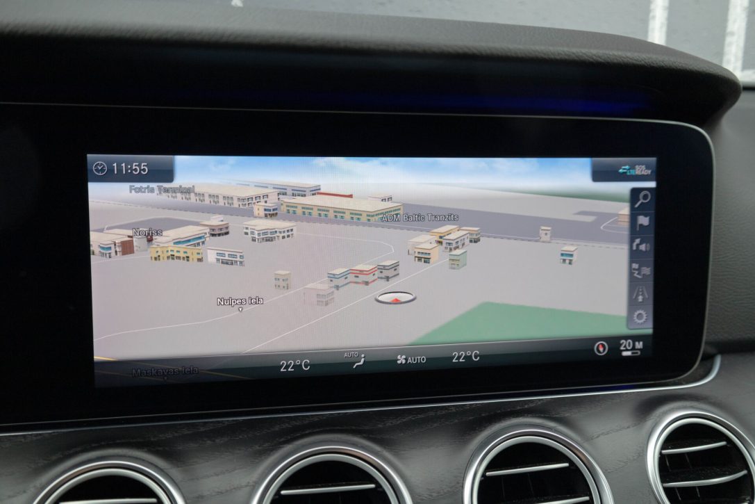 MERCEDES BENZ E200 D