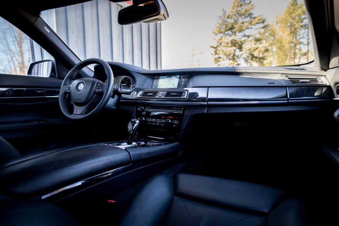 BMW 730