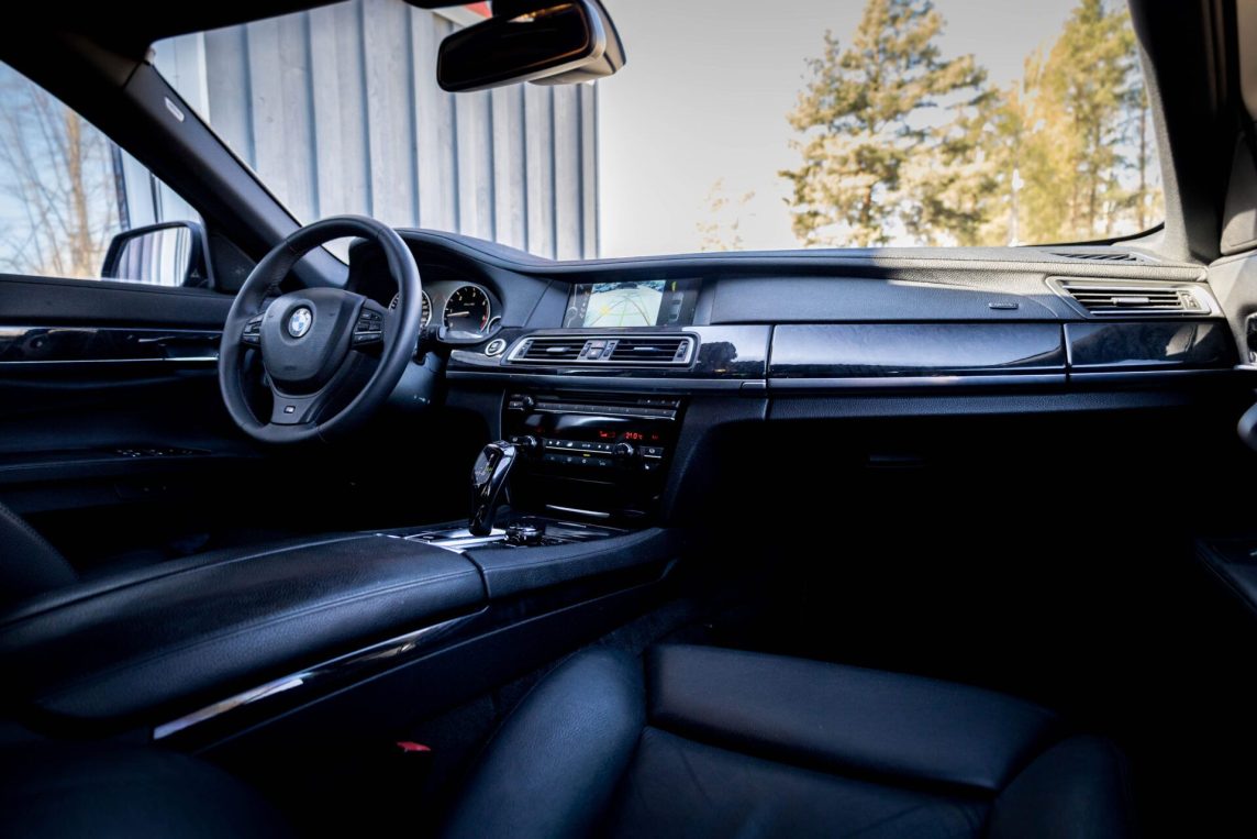 BMW 730