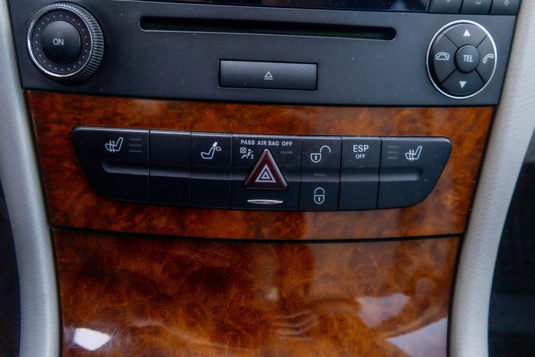MERCEDES BENZ E270