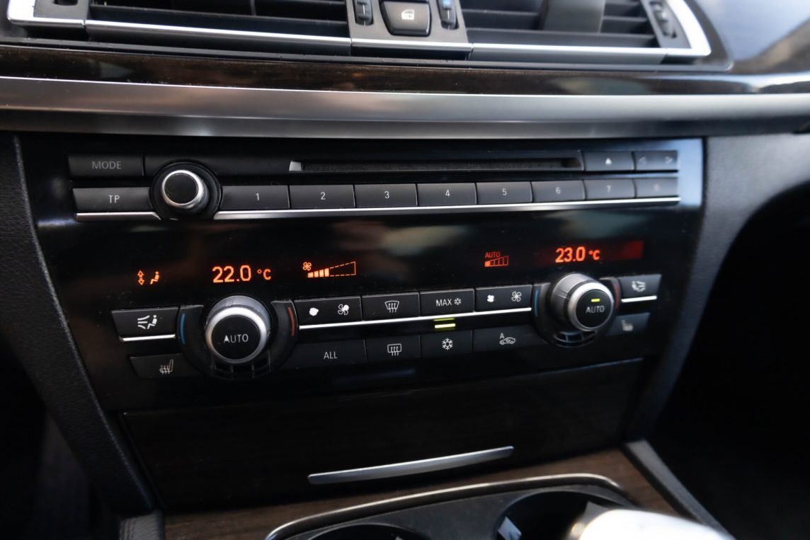 BMW 730