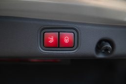 MERCEDES BENZ E220 D