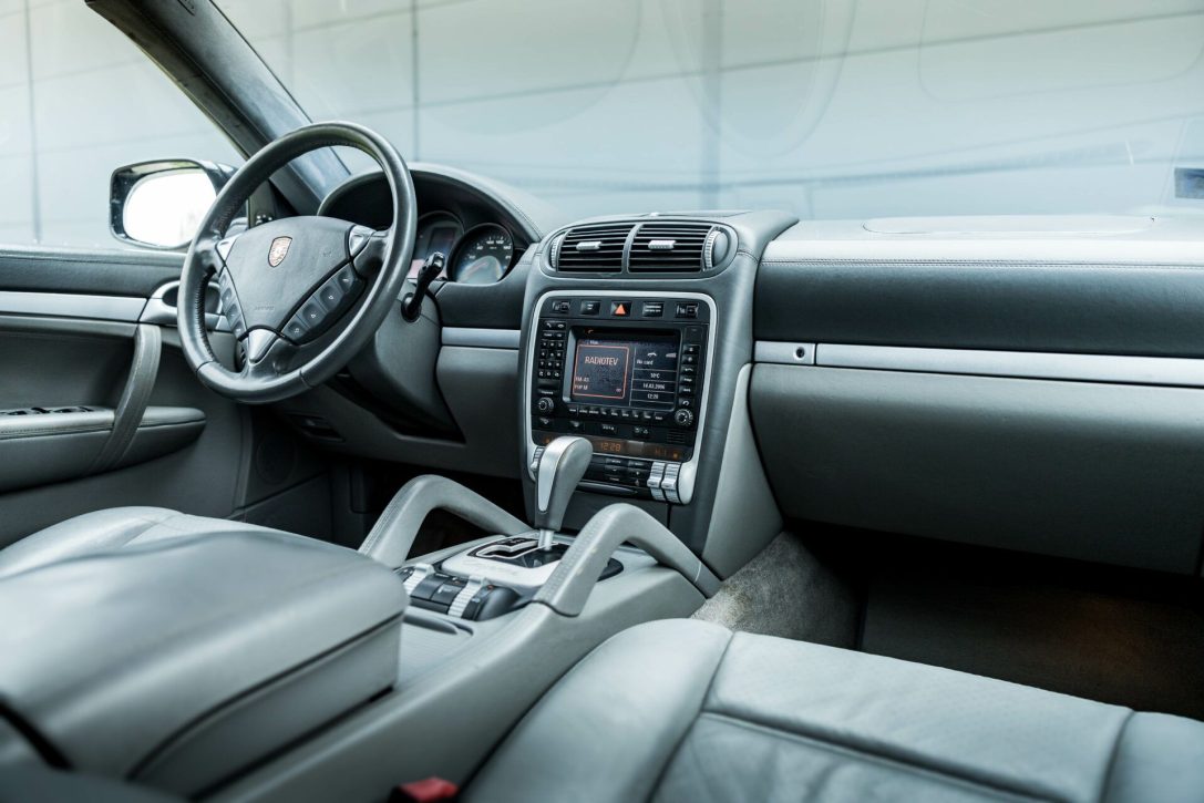 PORSCHE CAYENNE