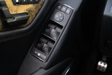 MERCEDES BENZ C320