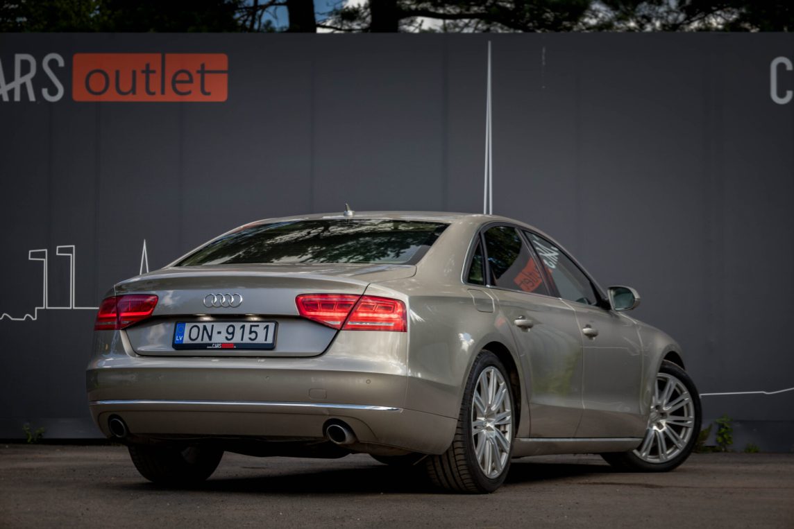AUDI A8