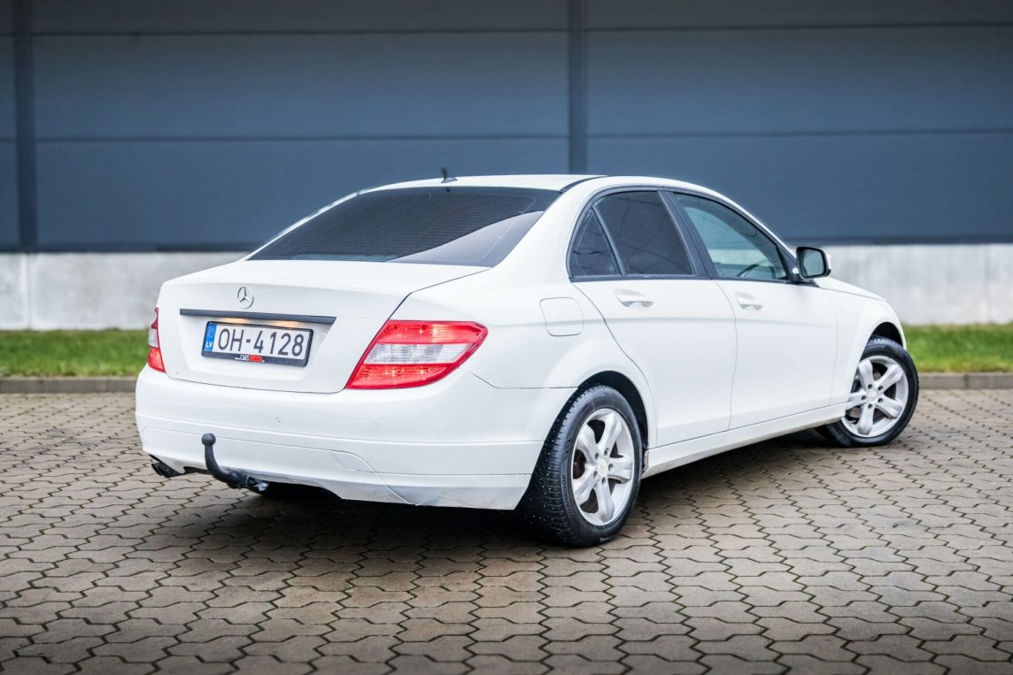 MERCEDES BENZ C200