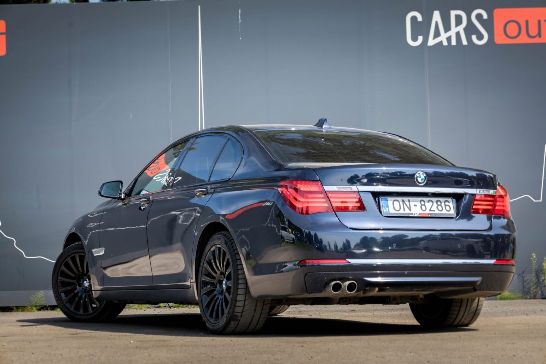 BMW 730