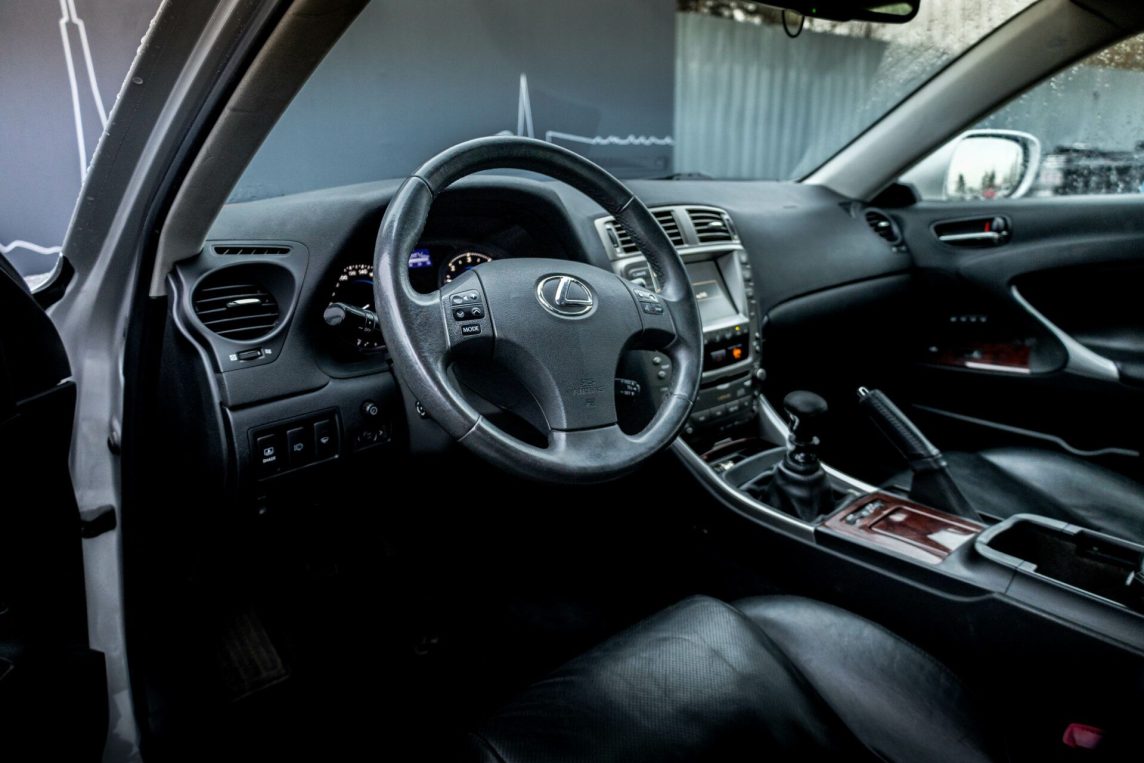 LEXUS IS 220