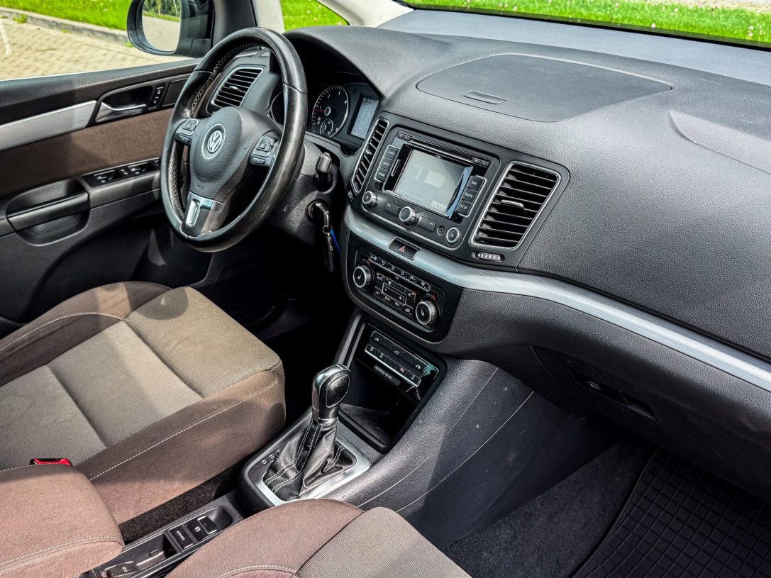 VW SHARAN