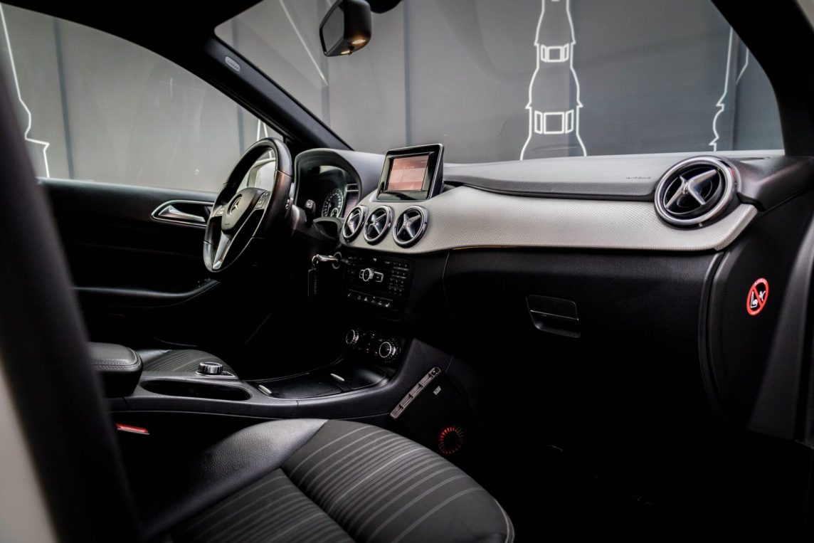 MERCEDES BENZ B 200