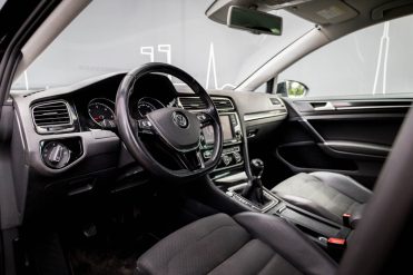 VW GOLF