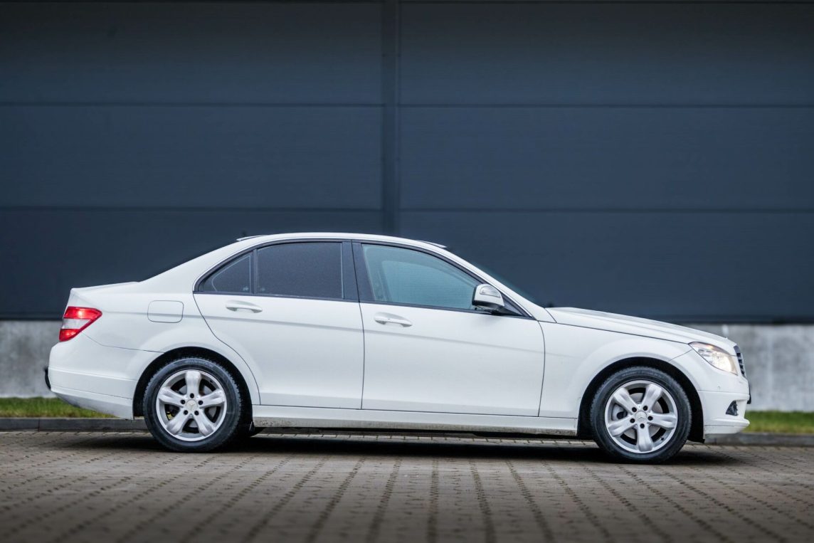 MERCEDES BENZ C200