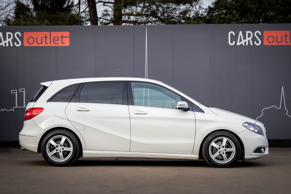MERCEDES BENZ B 200