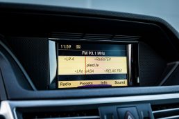 MERCEDES BENZ E200